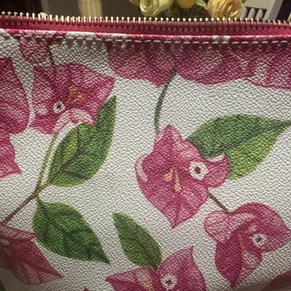 Dooney and Bourke BRAND NEW/RARE FLORAL FUSCHIA Pattern Crossbody Bag! - Picture 8 of 16